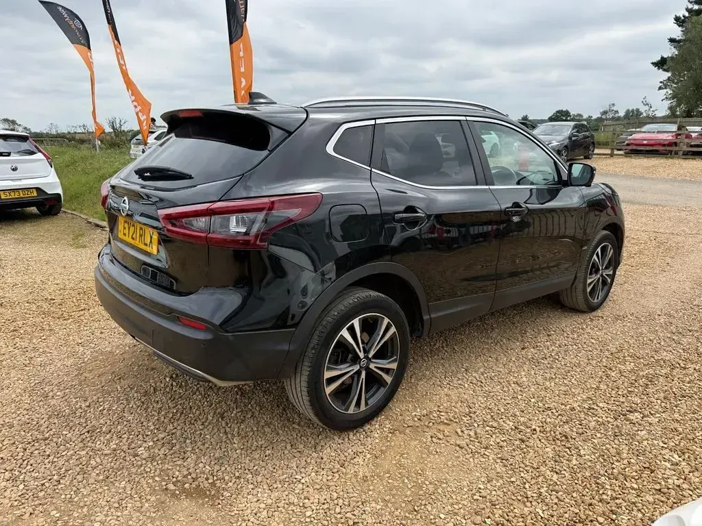 Used Nissan Qashqai N-Connecta 140 HP (102 kW) 2021 Black SUV