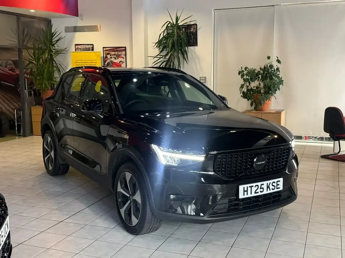 Used Volvo XC40 Plus 197 HP (144 kW) 2025 Black SUV