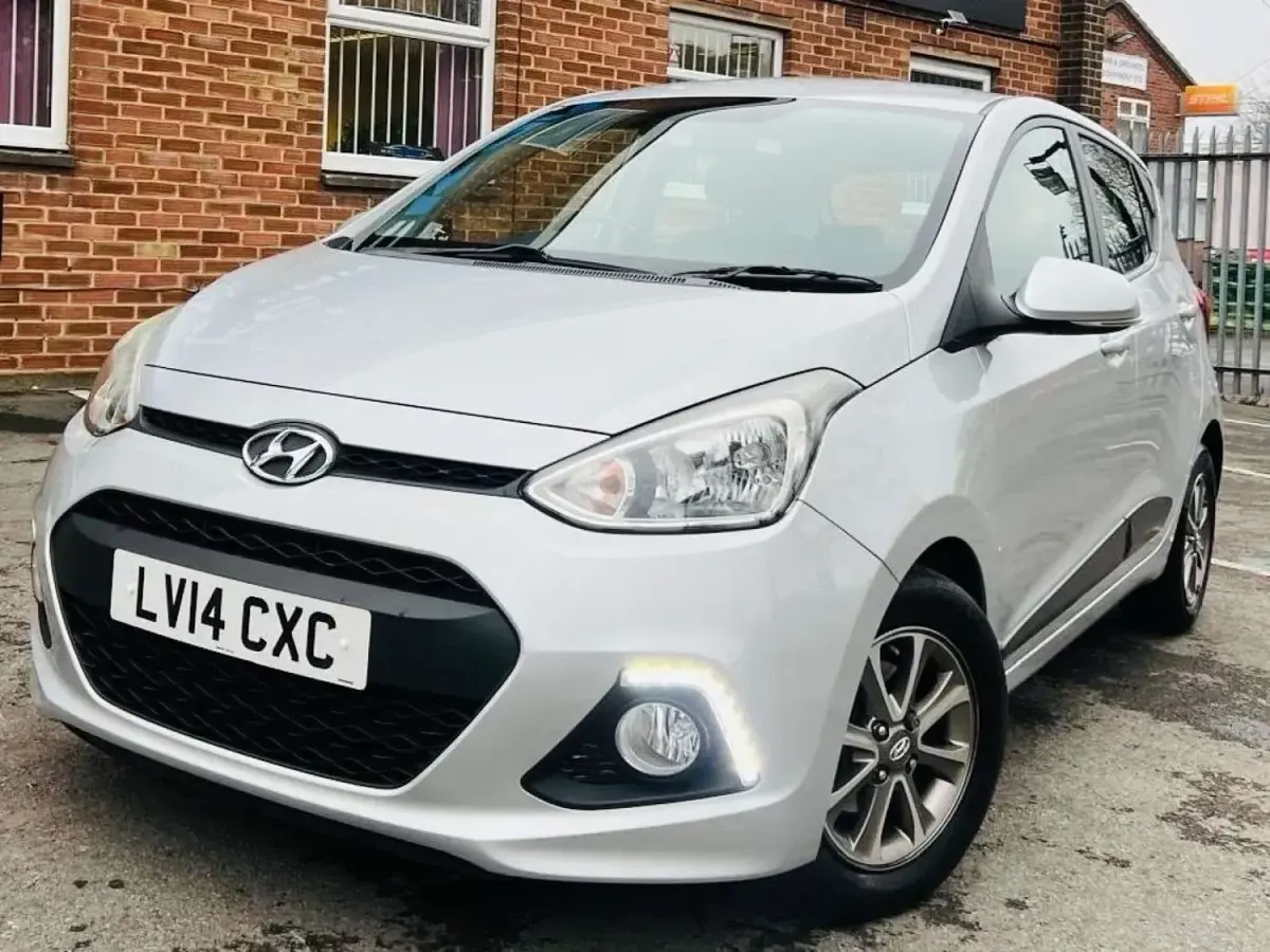 Używany Hyundai i10 Premium 87 KM (63 kW) 2014 Srebrny Hatchback