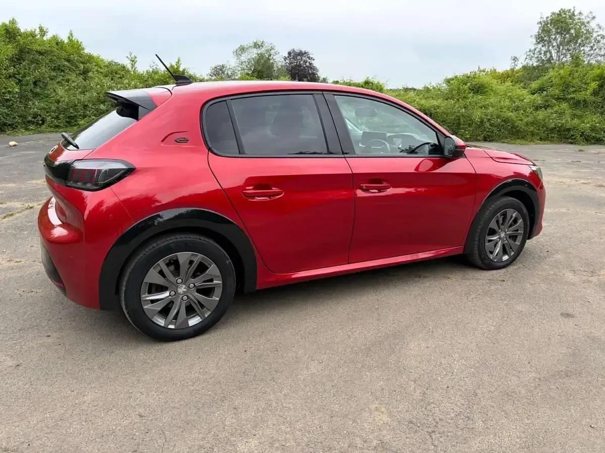 Used Peugeot e-208 Allure 100 kW (136 HP) 2020 Red Hatchback