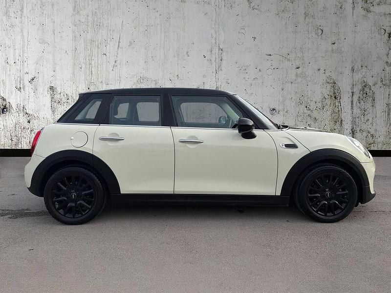 Used Mini Cooper Hatch 134 HP (98 kW) 2018 White Hatchback