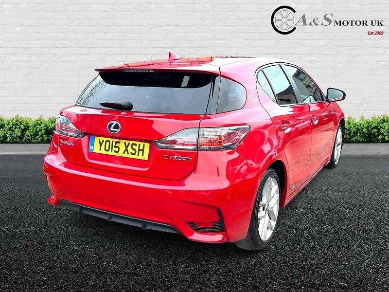 Used Lexus CT200h 134 HP (98 kW) 2015 Red Hatchback