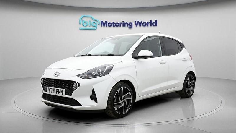 Used Hyundai i10 Premium 84 HP (61 kW) 2021 White Hatchback