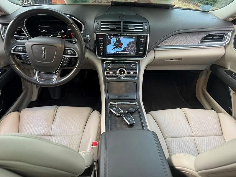 Used Lincoln Continental 243 HP (178 kW) 2019 Red Sedan