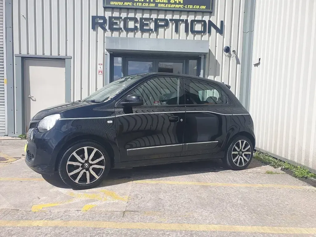 Used Renault Twingo Dynamique 70 HP (51 kW) 2015 Black Hatchback