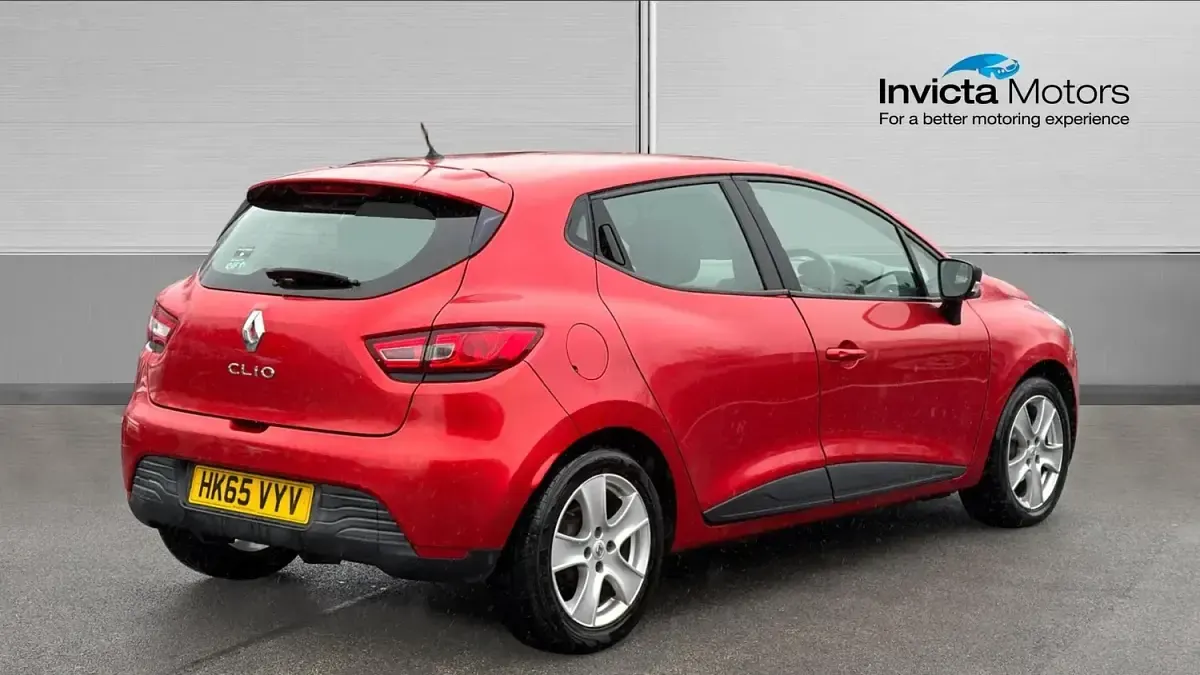Used Renault Clio Play 75 HP (55 kW) 2015 Red Hatchback