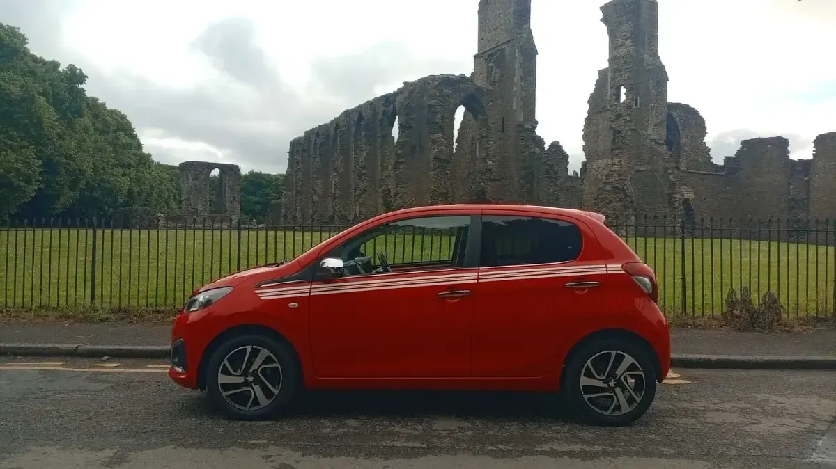 Used Peugeot 108 Collection 68 HP (50 kW) 2017 Red Hatchback