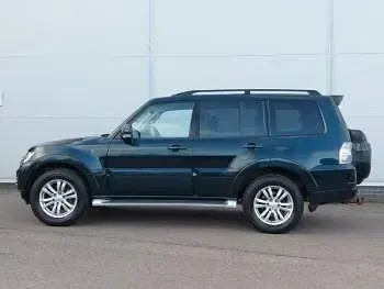 Usado Mitsubishi Shogun 187 HP (137 kW) 2016 Verde SUV