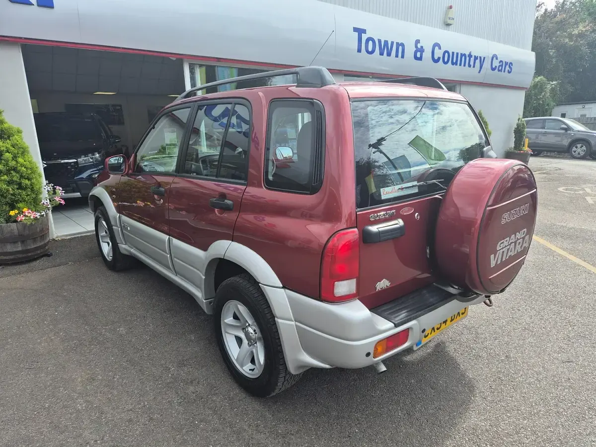 Used Suzuki Grand Vitara 128 HP (94 kW) 2004 Red Estate