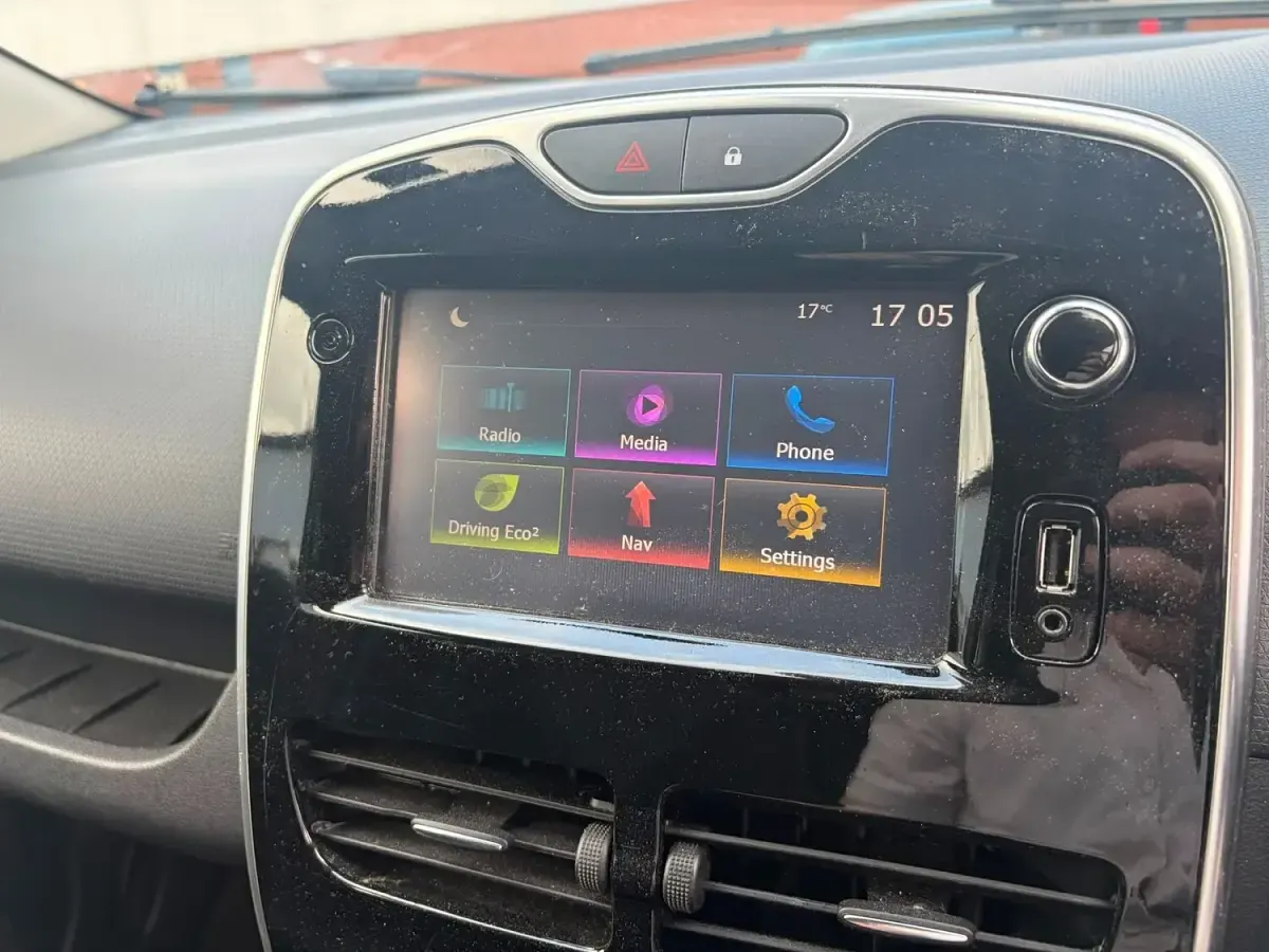 Used Renault Clio Dynamique 75 HP (55 kW) 2016 Black Hatchback