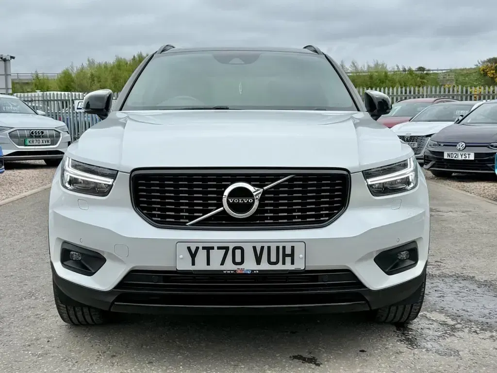 Begagnad Volvo XC40 R-Design 163 HK (119 kW) 2020 Vit SUV