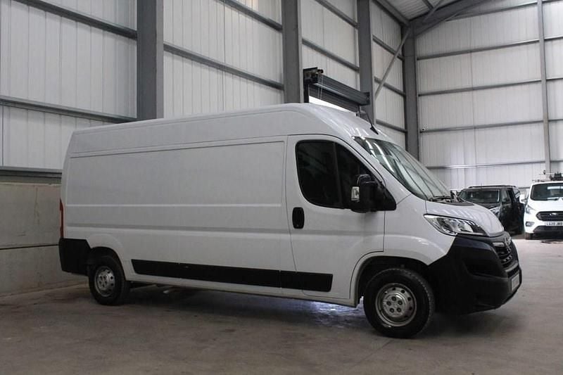 Used Vauxhall Movano 140 HP (102 kW) 2023 White