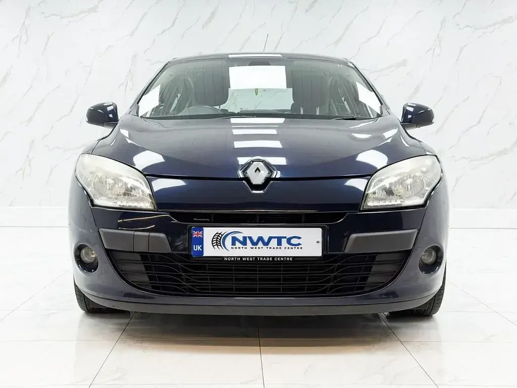 Used Renault Mégane III Dynamique 106 HP (77 kW) 2010 Blue Hatchback