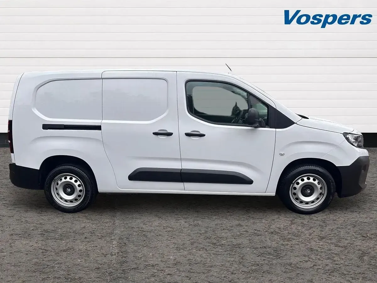 Used Vauxhall Combo 100 HP (73 kW) 2024 White MPV