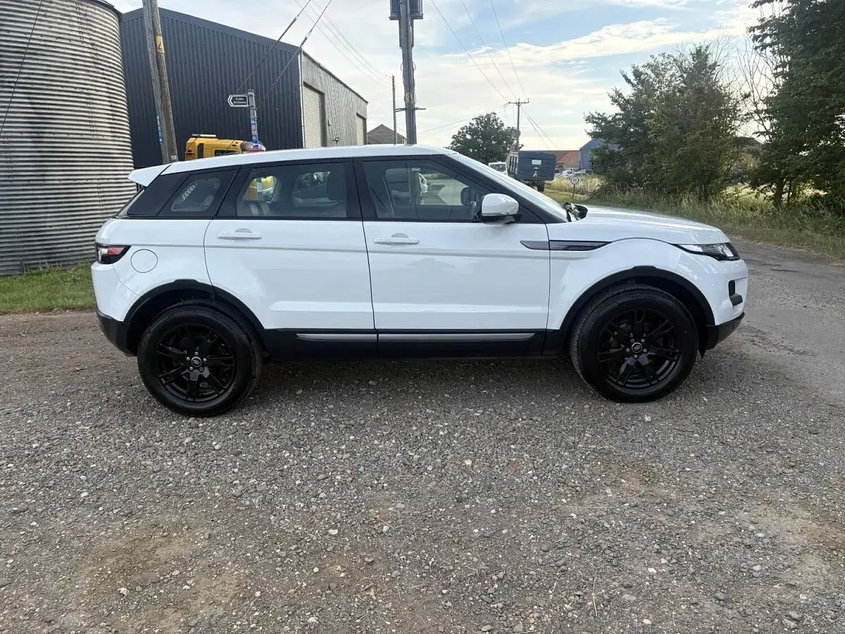 Used Land Rover Range Rover evoque Pure 150 HP (110 kW) 2013 White SUV