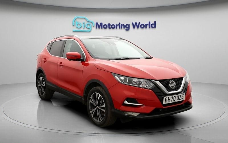 Used Nissan Qashqai N-Connecta 140 HP (102 kW) 2020 Red SUV
