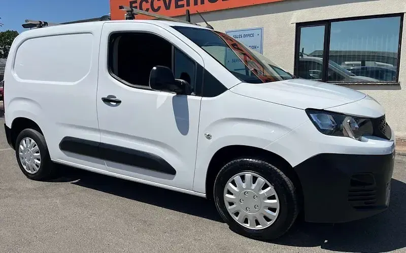 Used Peugeot Partner 131 HP (96 kW) 2021 White MPV
