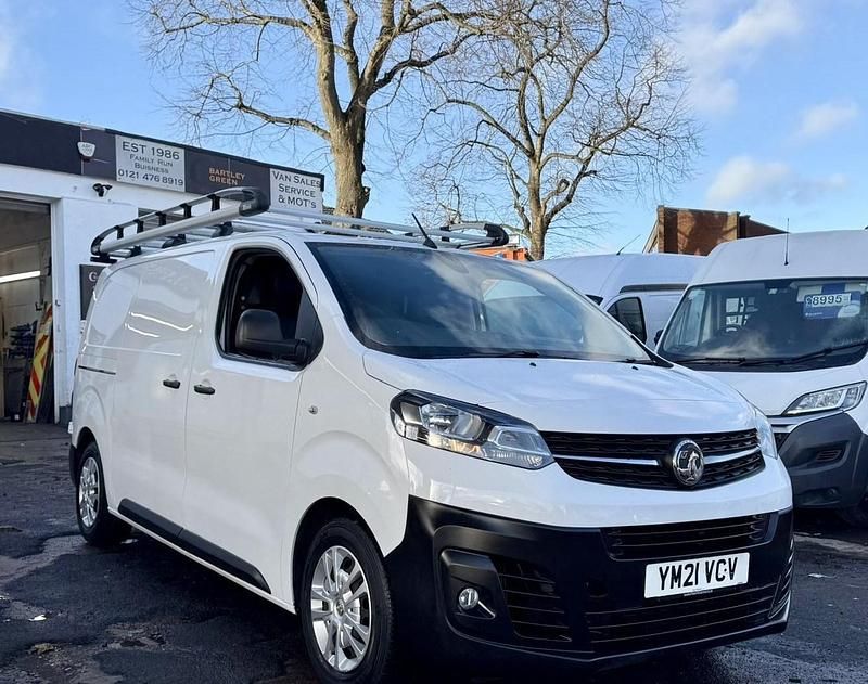 White Used 2021 Vauxhall Vivaro MPV | £7,990 (Super price) - Image 1/4