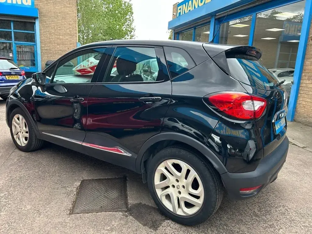 Used Renault Captur Dynamique 90 HP (66 kW) 2015 Black SUV