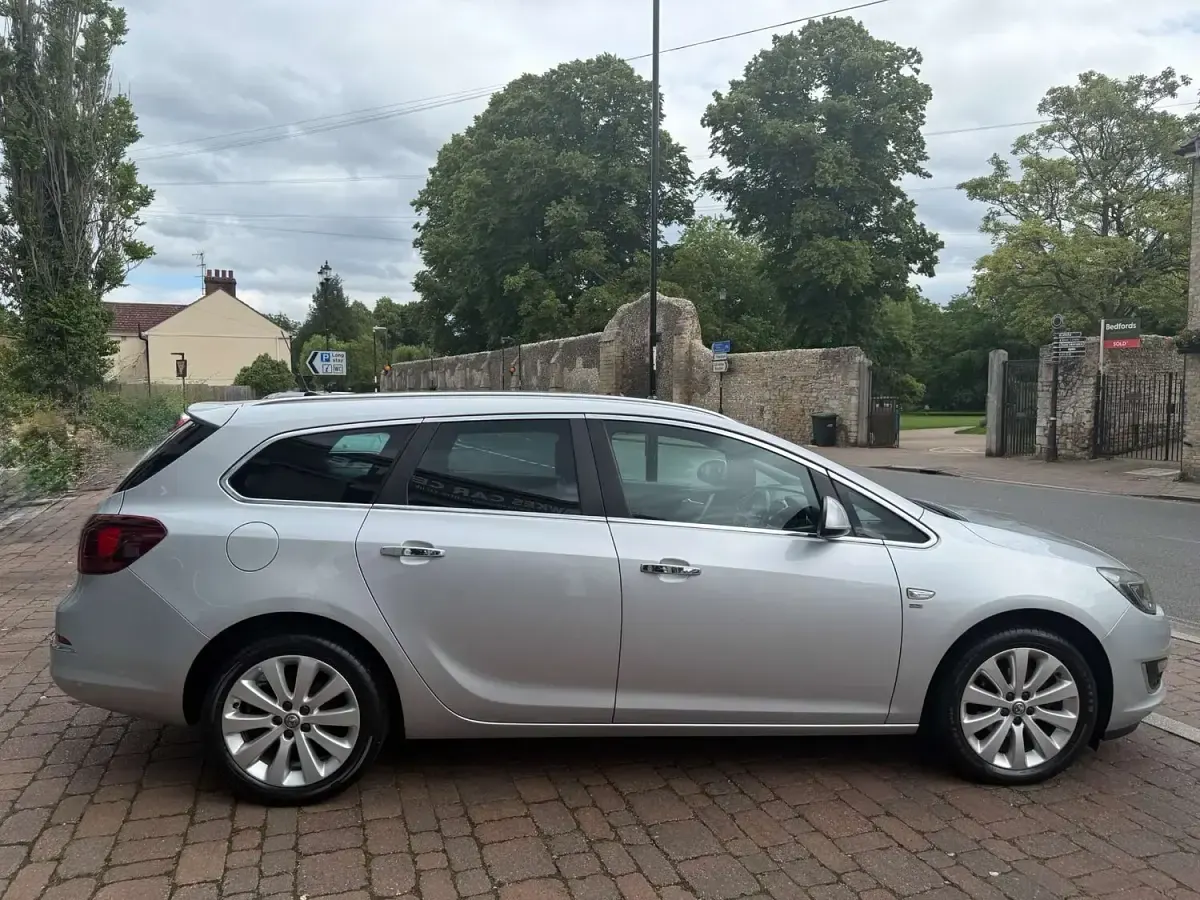Used Vauxhall Astra 115 HP (84 kW) 2012 Silver Estate