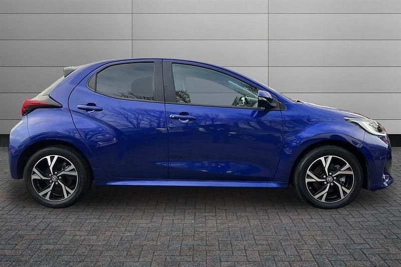 Used Toyota Yaris Hybrid Design 116 HP (85 kW) 2024 Juniper blue Hatchback