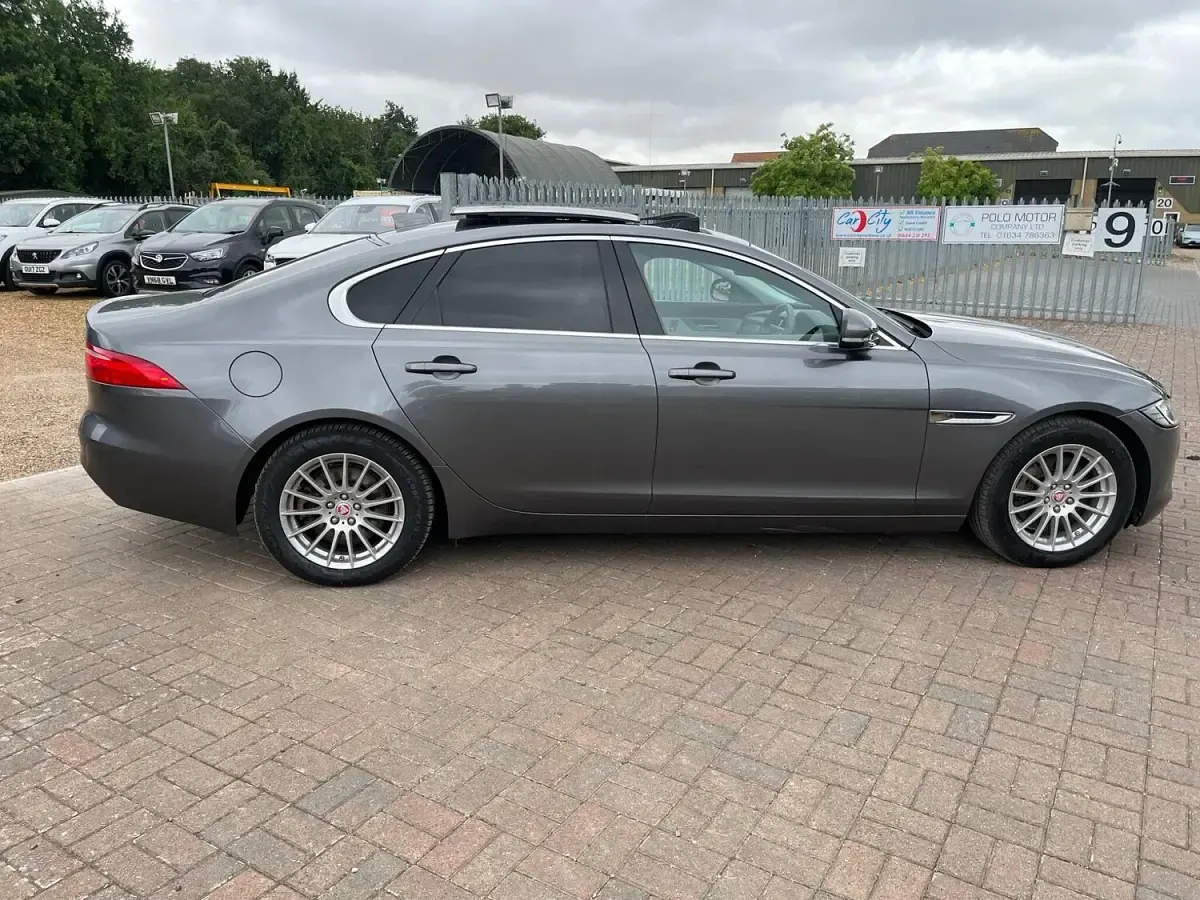 Used Jaguar XF Prestige 180 HP (132 kW) 2015 Grey Sedan