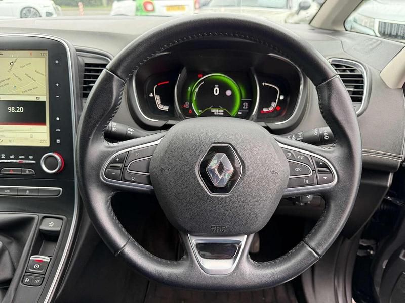 Used Renault Scénic IV Dynamique 130 HP (95 kW) 2017 Multicolour MPV