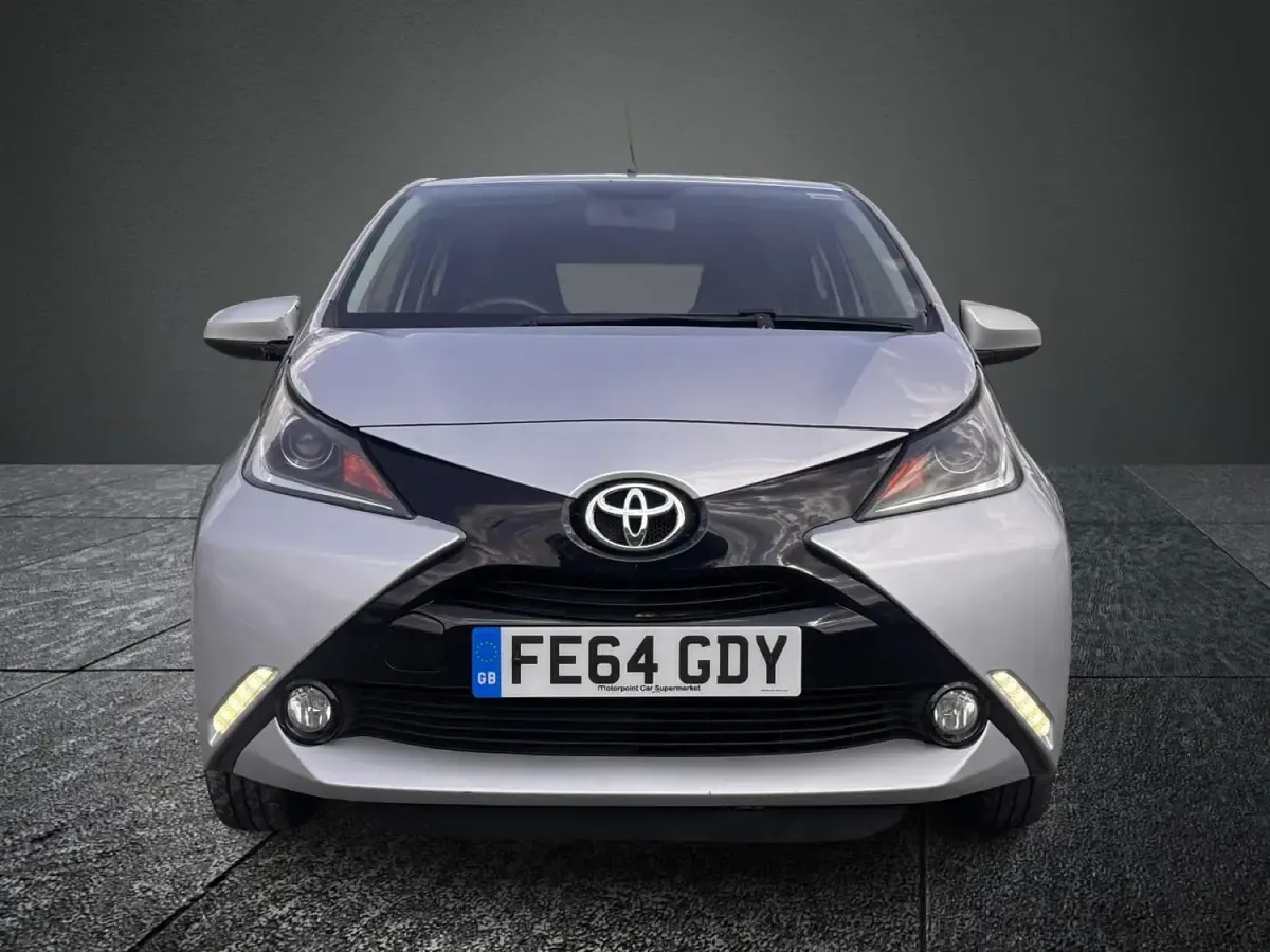 Used Toyota Aygo x-press 2014 Silver Hatchback
