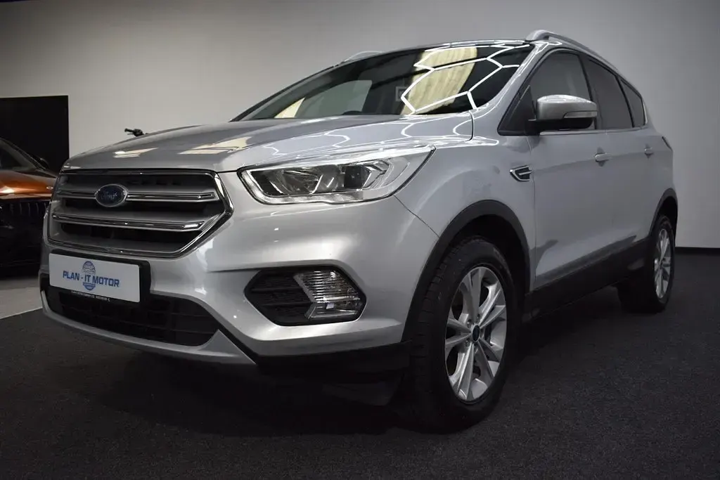 Second-hand Ford Kuga Titanium 150 CP (110 kW) 2017 Argintiu SUV