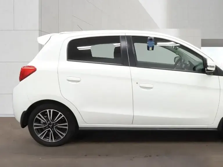 Used Mitsubishi Mirage 79 HP (58 kW) 2017 White Hatchback