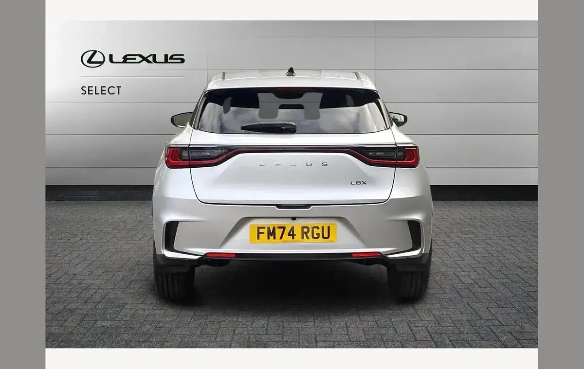 Second-hand Lexus LBX 136 CP (100 kW) 2024 Alb SUV