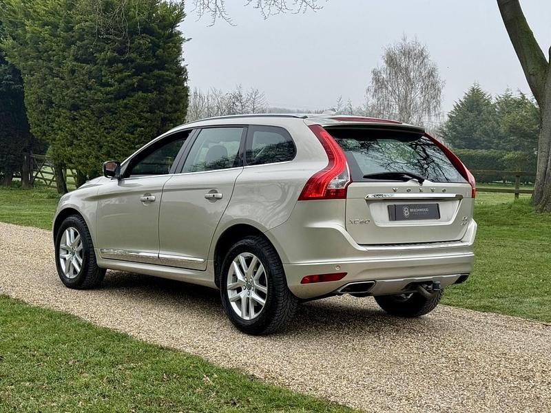 Used Volvo XC60 SE Lux 190 HP (139 kW) 2017 Gold SUV
