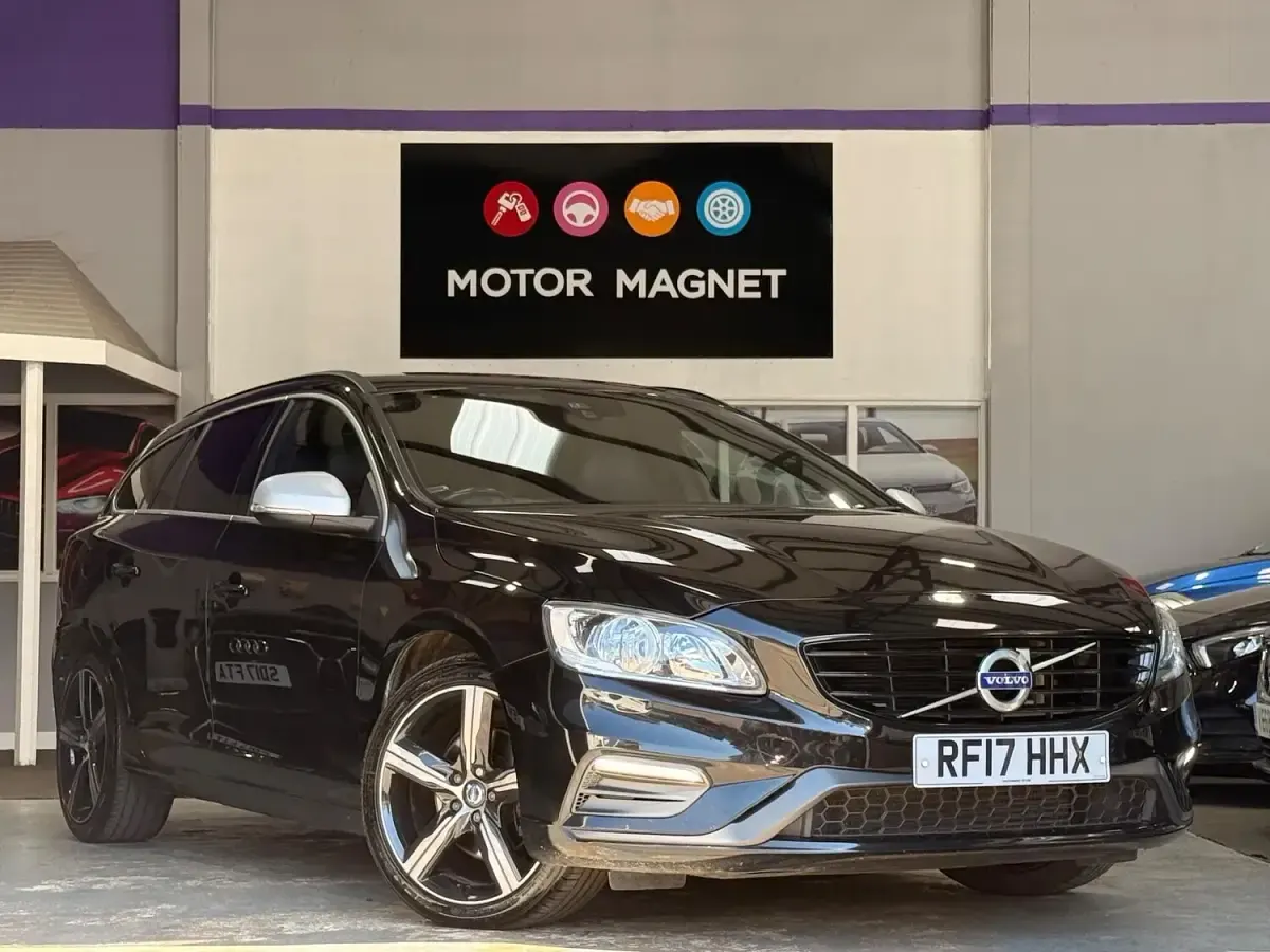 Used Volvo V60 R-Design 120 HP (88 kW) 2017 Black Estate
