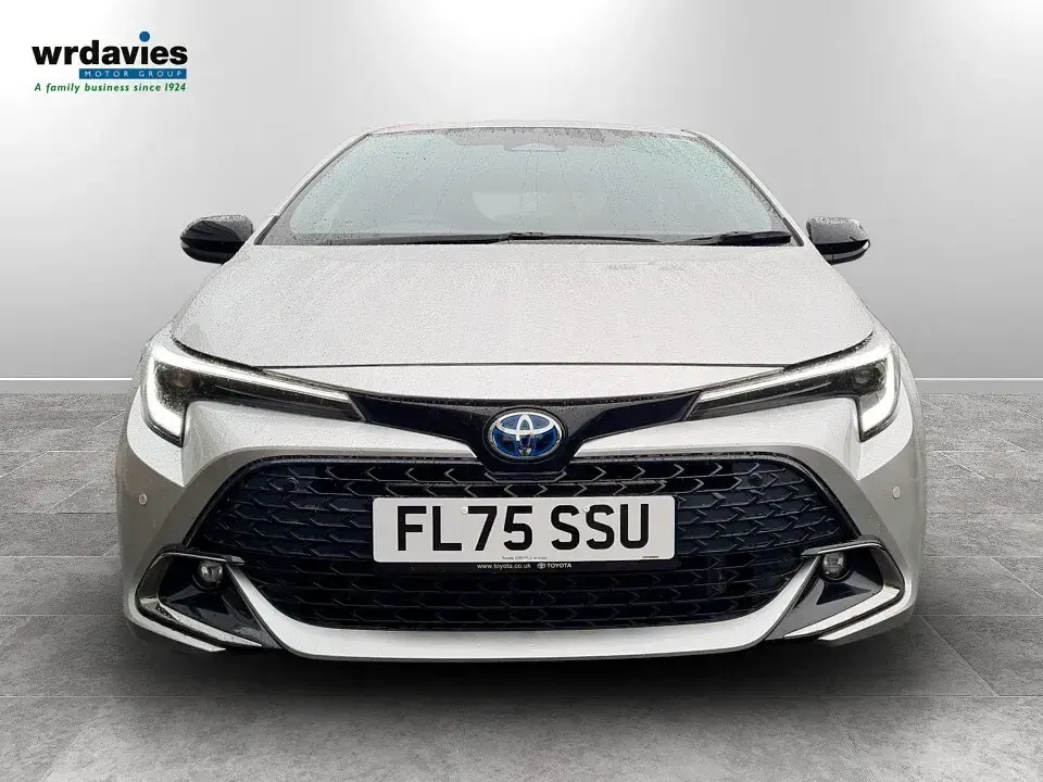 Used Toyota Corolla Design 140 HP (102 kW) 2025 Silver Hatchback