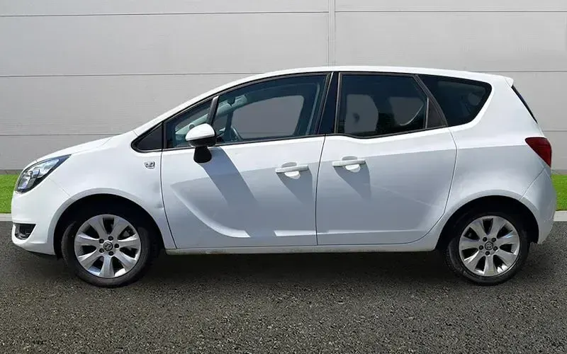Used Vauxhall Meriva 101 HP (74 kW) 2017 White MPV
