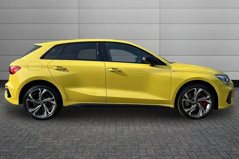 Used Audi A3 Sportback e-tron Competition 242 HP (177 kW) 2022 Yellow Hatchback