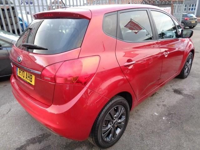 Used Kia Venga 123 HP (90 kW) 2015 Red Hatchback