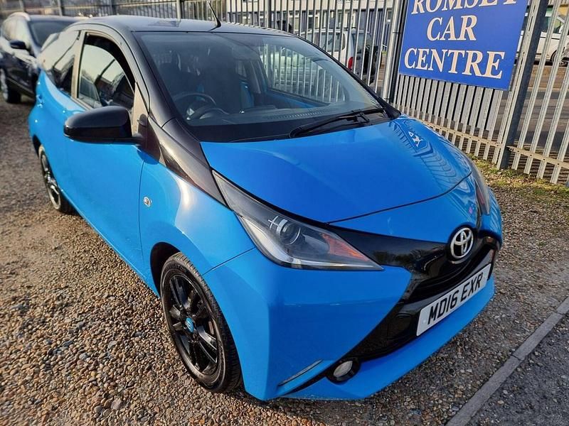 Used Toyota Aygo X-cite 69 HP (50 kW) 2016 Blue Hatchback