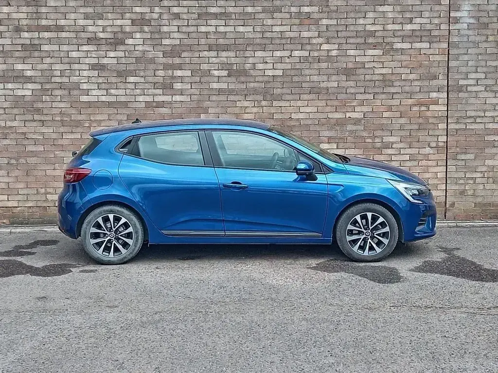 Used Renault Clio Iconic 100 HP (73 kW) 2021 Blue Hatchback