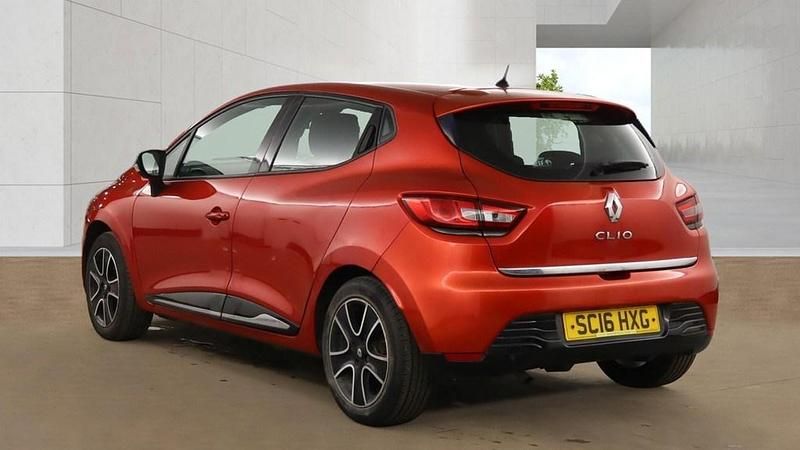 Used Renault Clio IV Dynamique 75 HP (55 kW) 2016 Red Hatchback