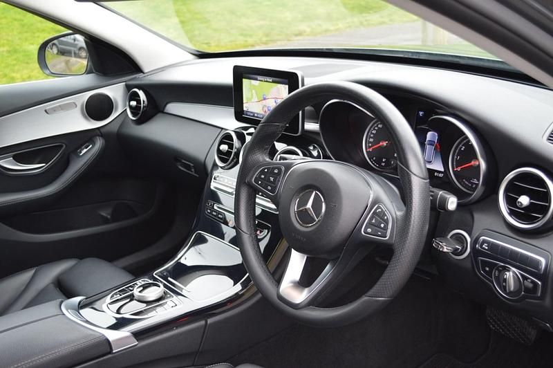 Begagnad Mercedes C350e 2018 Grå Kombi