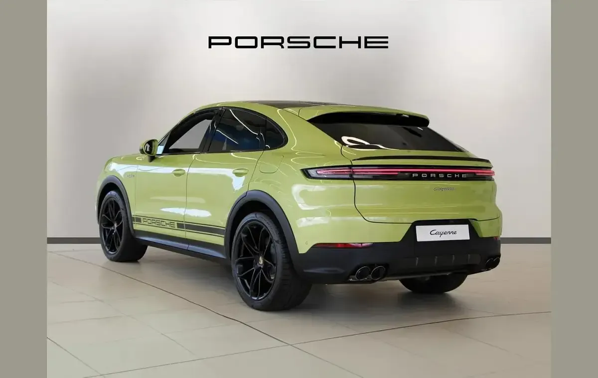 Used Porsche Cayenne E-Hybrid 464 HP (341 kW) 2025 Green SUV