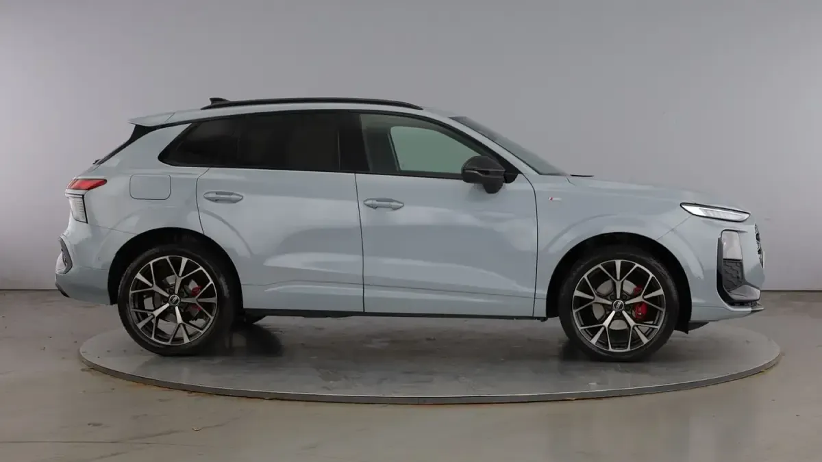 Used Audi Q3 Advanced 150 HP (110 kW) 2025 Arrow grey SUV