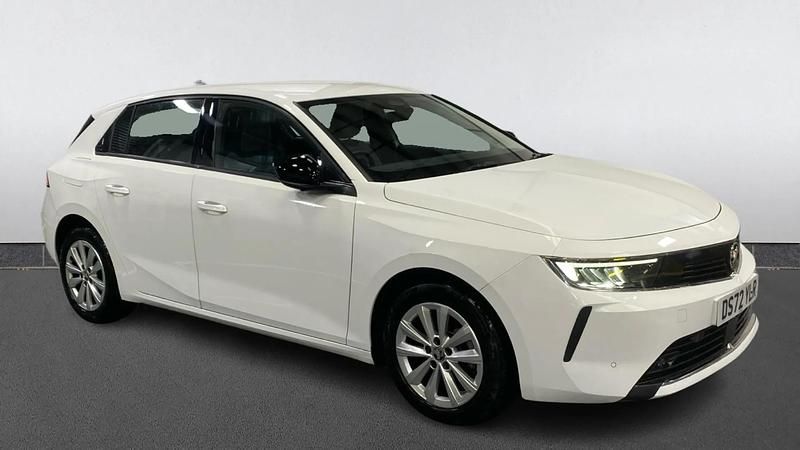 Used Vauxhall Astra Design Edition 110 HP (80 kW) 2023 White Hatchback