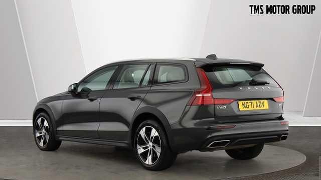 Used Volvo V60 CC 247 HP (181 kW) 2022 Estate