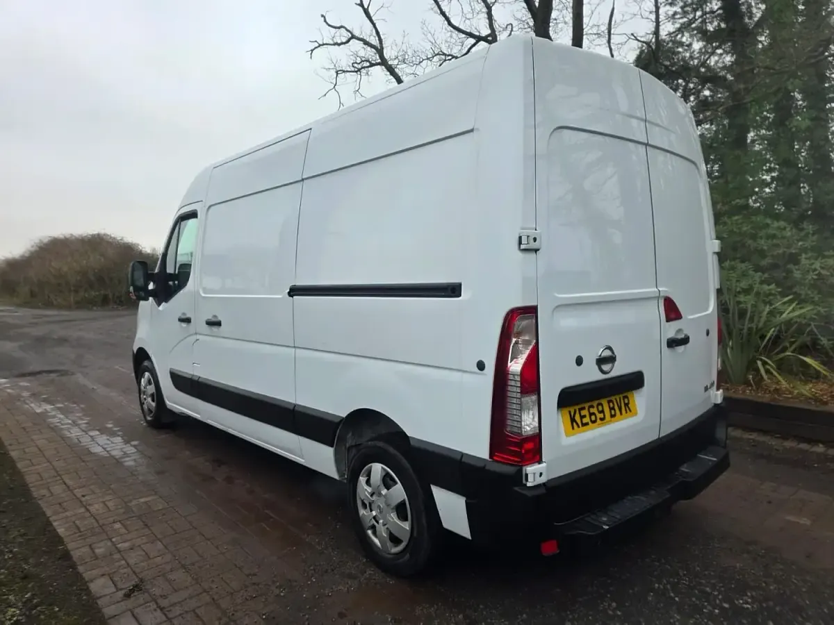 Used Nissan NV400 Acenta 135 HP (99 kW) 2020 White Van