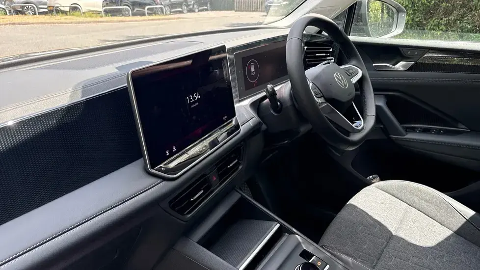 New VW Tiguan Life 130 HP (95 kW) 2026 Grenadilla black metallic SUV
