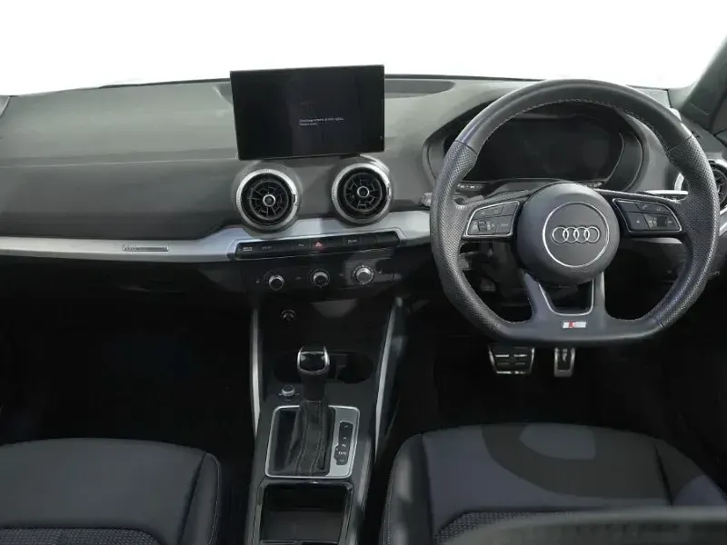 Begagnad Audi Q2 Black Edition 150 HK (110 kW) 2024 Blå SUV