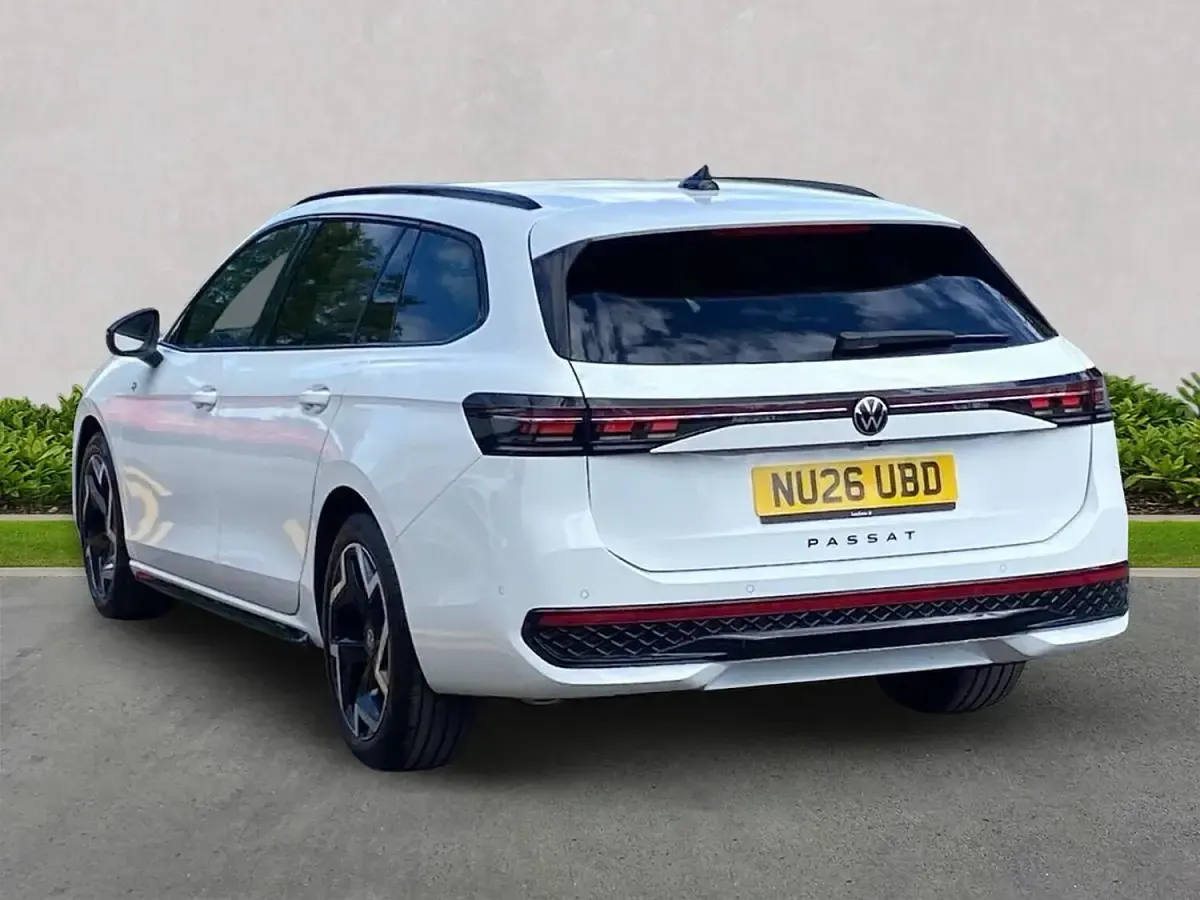 New VW Passat R-line 150 HP (110 kW) 2026 White Estate