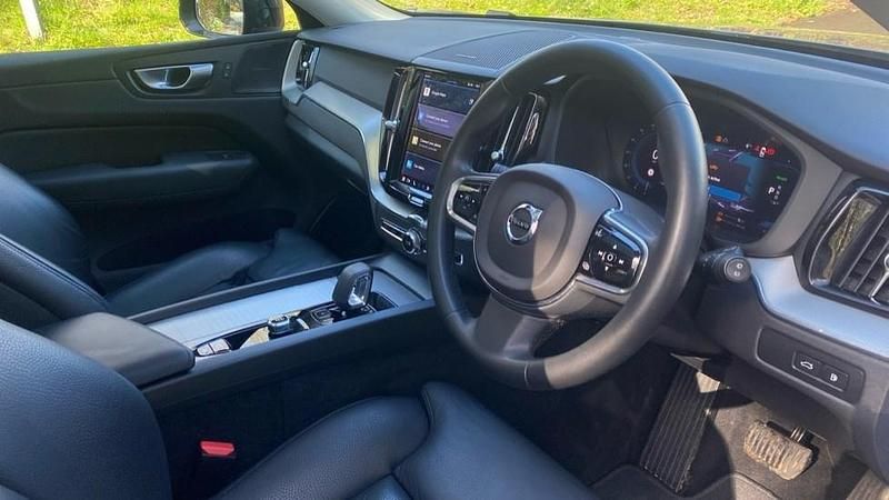 Used Volvo XC60 Plus 345 HP (253 kW) 2023 Silver SUV